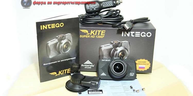obzor videoregistratora intego kite