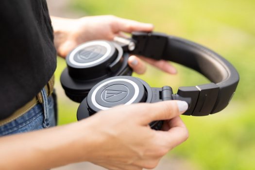 Обновленные наушники Audio-Technica M50xBT2 добавляют новые функции, сохраняя культовый дизайн