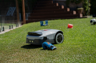Anthbot Genie 800 — ваш газон под полным контролем ИИ. Умная RTK-косилка, которая превращает уход за участком в настоящий отдых