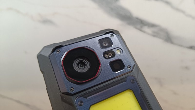 Защищённый смартфон Hotwav w11 PRO с аккумулятором на 20800 mAh, ночным зрением и мощным кемпинговым фонариком